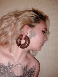 Load image into Gallery viewer, Ohr Holz Piercing Tigerholz Ohrgewicht Ring Donut - chic-net.de
