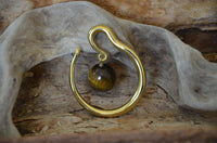 Load image into Gallery viewer, Ohr Piercing Brass gold Stein Kugel Tigerauge Bogen - chic-net.de

