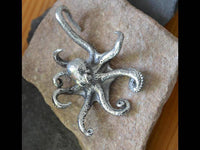 Cargar imagen en el visor de la galería, Ohrgewicht 4mm Hook White Brass Oktopus 70mm silbern - chic-net.de
