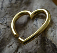 Load image into Gallery viewer, Ohrgewicht 6mm Dehner Edelstahl gold PVD Herz Piercing - chic-net.de
