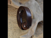 Load image into Gallery viewer, Ohrgewicht Klemmkugel Ring Narraholz 12mm Piercing oval - chic-net.de
