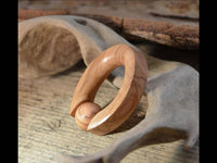 Cargar imagen en el visor de la galería, Ohrgewicht Klemmkugel Ring Olivenholz 12mm Piercing oval - chic-net.de
