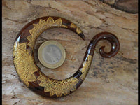 Cargar imagen en el visor de la galería, Ohrgewicht Ohr Dehner Holz gold bemalt Mandala Creole - chic-net.de
