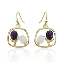 Cargar imagen en el visor de la galería, Ohrringe 18 karat vergoldet Blumen lila weiß Trapez Kupfer Steine nickelfrei gold - chic-net.de

