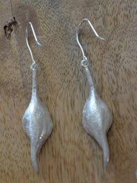 Load image into Gallery viewer, Ohrringe 925 Sterling Silber Blüte 40mm lang oxidiert - chic-net.de
