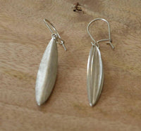 Load image into Gallery viewer, Ohrringe 925 Sterling Silber schmal gebürstet 37mm - chic-net.de
