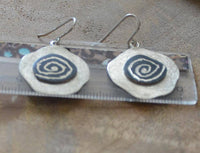 Load image into Gallery viewer, Ohrringe 925 Sterling Silber Spiegelei Spirale schwarz - chic-net.de
