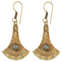 Cargar imagen en el visor de la galería, Ohrringe Axt Punkte verziert Labradorit Messing antik golden Ohrhänger Tribal Brass - chic-net.de
