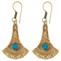 Load image into Gallery viewer, Ohrringe Axt Punkte verziert Türkis Messing antik golden nickelfrei Ohrhänger Tribal Brass - chic-net.de
