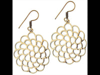 Load image into Gallery viewer, Ohrringe Blume mehrreihig Messing antik golden nickelfrei Tribal Brass Ohrhänger glänzend - chic-net.de
