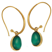 Load image into Gallery viewer, Ohrringe Bogen mit grünem Onyx Stein Messing antik golden Tribal Ohrhänger - chic-net.de
