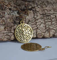 Load image into Gallery viewer, Ohrringe dick Blumen Blume des Lebens rund Messing antik golden nickelfrei Tribal Brass - chic-net.de
