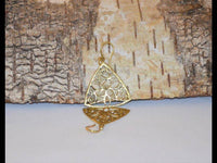 Load image into Gallery viewer, Ohrringe Dreieck Mandel Spiralen Messing antik golden Tribal Brass Ohrhänger nickelfrei Schmuck - chic-net.de
