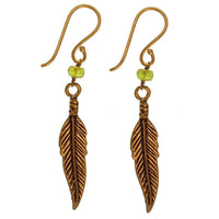 Load image into Gallery viewer, Ohrringe Federn Stein grün Messing antik golden Tribal Ohrhänger - chic-net.de
