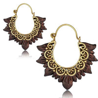 Load image into Gallery viewer, Ohrringe Holz Brass Bügel golden braun dunkelbraun Perlmutt Ohrhänger Schmuck - chic-net.de
