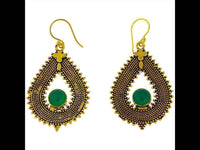 Load image into Gallery viewer, Ohrringe Jade Zopf Tropfen Punkte Kreuz Messing antik golden Ohrhänger nickelfrei Tribal Brass - chic-net.de
