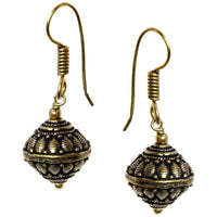 Load image into Gallery viewer, Ohrringe Kugeln Streifen Mandeln hohl Messing antik golden Ohrhänger nickelfrei Tribal Piercing - chic-net.de
