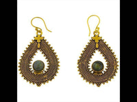 Load image into Gallery viewer, Ohrringe Labradorit Zopf Tropfen Punkte Kreuz Messing antik golden Ohrhänger nickelfrei Tribal Brass - chic-net.de
