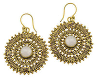 Load image into Gallery viewer, Ohrringe Mondstein Zopf Kreis Punkte Dreiecke Messing Ohrhänger weiß nickelfrei antik golden Tribal - chic-net.de
