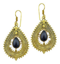 Load image into Gallery viewer, Ohrringe Onyx Tropfen Zopf Spitzen Kreuz Messing antik golden nickelfrei Tribal Brass Ohrhänger - chic-net.de
