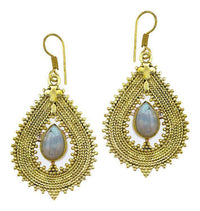 Load image into Gallery viewer, Ohrringe Perle Tropfen Zopf Spitzen Kreuz Messing antik gold nickelfrei Tribal Brass Ohrhänger - chic-net.de
