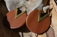 Load image into Gallery viewer, Ohrringe Sawo Holz Brass Bügel gold rund Zacke braun - chic-net.de
