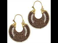 Load image into Gallery viewer, Ohrringe Sichel Blume oxidiert verziert Messing Brass antik golden nickelfrei Tribal Piercing - chic-net.de
