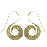 Load image into Gallery viewer, Ohrringe Spirale Blüten schraffiert Messing antik golden Tribal Ohrhänger nickelfrei Piercing - chic-net.de
