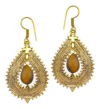 Load image into Gallery viewer, Ohrringe Tigerauge Tropfen Zopf Spitzen Kreuz Messing antik gold nickelfrei Tribal Brass Ohrhänger - chic-net.de
