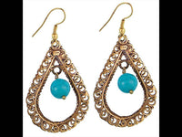 Cargar imagen en el visor de la galería, Ohrringe Türkis Kugel Tropfen Schnörkel Messing antik golden nickelfrei Ohrhänger Tribal Brass - chic-net.de
