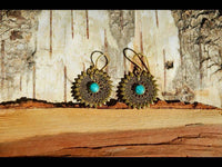 Load image into Gallery viewer, Ohrringe Türkis Stein Zopf Blätter Punkte Dreiecke Messing Ohrhänger türkis nickelfrei gold - chic-net.de
