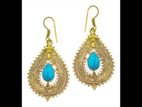 Load image into Gallery viewer, Ohrringe Türkis Tropfen Zopf Spitzen Kreuz Messing antik golden nickelfrei Tribal Brass Ohrhänger - chic-net.de
