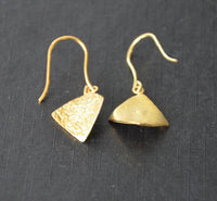 Load image into Gallery viewer, Ohrringe vergoldet 925 Silber Raute gebogen uneben - chic-net.de

