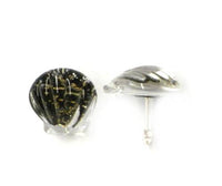 Cargar imagen en el visor de la galería, Ohrstecker, schwarze muschelförmige Glasohrstecker, hergestellt aus Glas und Sterlingsilber 925, handbemalt - chic-net.de
