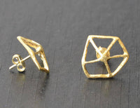 Load image into Gallery viewer, Ohrstecker vergoldet 925 Silber Gitter Wabe erhöht - chic-net.de
