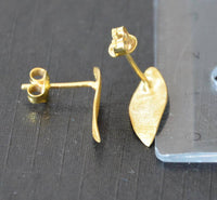 Load image into Gallery viewer, Ohrstecker vergoldet 925 Silber Mandel gewellt - chic-net.de
