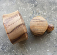 Cargar imagen en el visor de la galería, Olivenholz Flesh Plug Lobe Piercing Holz Double Flared - chic-net.de
