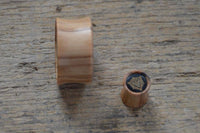 Cargar imagen en el visor de la galería, Olivenholz Horn Inlay Flesh Plug Symbol Dreiecke - chic-net.de
