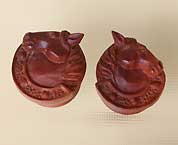 Load image into Gallery viewer, Organic Holz Plug braun handgeschnitzt Pferdekopf Hufeisen Pferd Tribal - chic-net.de
