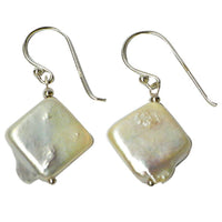 Load image into Gallery viewer, Perlen Ohrringe weiß schillernd Quadrat 925er Sterling Silber Perlenohrringe Perl Shell - chic-net.de
