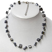 Load image into Gallery viewer, Perlen Perlmutt Halskette Muschel Stücke lila braun grau - chic-net.de
