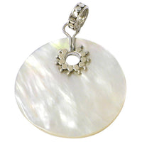 Load image into Gallery viewer, Perlmutt-Anhänger, kreisrunder Damenanhänger aus 925er Sterlingsilber mit Perlmutt und Loch mit Silberverzierung, ca. 35mm Ø - chic-net.de
