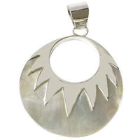 Load image into Gallery viewer, Perlmutt-Anhänger, kreisrunder Damenanhänger aus 925er Sterlingsilber mit Perlmutt und Loch mit Sonnenförmiger Silberverzierung, ca. 32 mm Ø - chic-net.de
