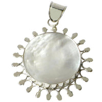 Load image into Gallery viewer, Perlmutt-Anhänger, kreisrunder Damenanhänger aus 925er Sterlingsilber und Perlmutt, mit sonnenförmiger Silber Umrandung, ca. 35mm Ø - chic-net.de
