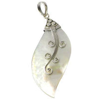 Load image into Gallery viewer, Perlmutt Anhänger Welle Damenanhänger 925er Sterlingsilber eingefasst Spiralmuster - chic-net.de
