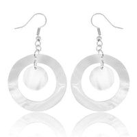 Load image into Gallery viewer, Perlmutt Muschel Ohrringe 32 mm Kreis Ring Edelstahl nickelfrei weiß schillernd - chic-net.de
