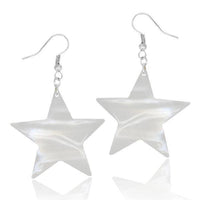 Load image into Gallery viewer, Perlmutt Muschel Ohrringe 33 mm Stern fünfzackig Edelstahl nickelfrei weiß schillernd - chic-net.de
