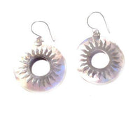 Load image into Gallery viewer, Perlmutt Muschel Silberohrringe Ohrringe Ohrhänger 925er Sterling Silber Sonne Loch Damen Schmuck - chic-net.de
