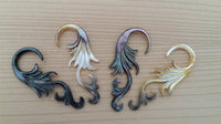 Load image into Gallery viewer, Perlmutt Piercing Flügel Hook 2mm Expander Muschel filigran handgeschnitzt Ohr - chic-net.de
