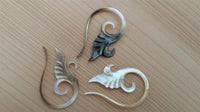 Load image into Gallery viewer, Perlmutt Piercing Spiral Hook 2mm Expander Muschel filigran handgeschnitzt Ohr - chic-net.de
